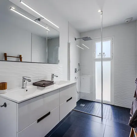 La Sirelis Piscine Et * グジャン・メストラ