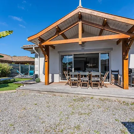 La Sirelis Piscine Et * グジャン・メストラ