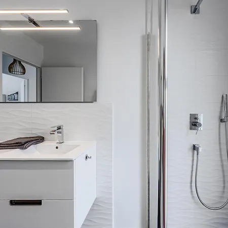 La Sirelis Piscine Et * グジャン・メストラ