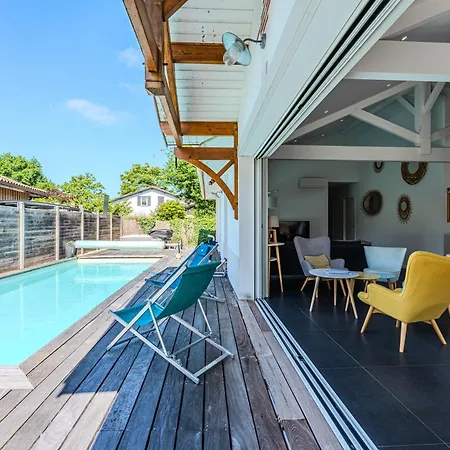 La Sirelis Piscine Et グジャン・メストラ