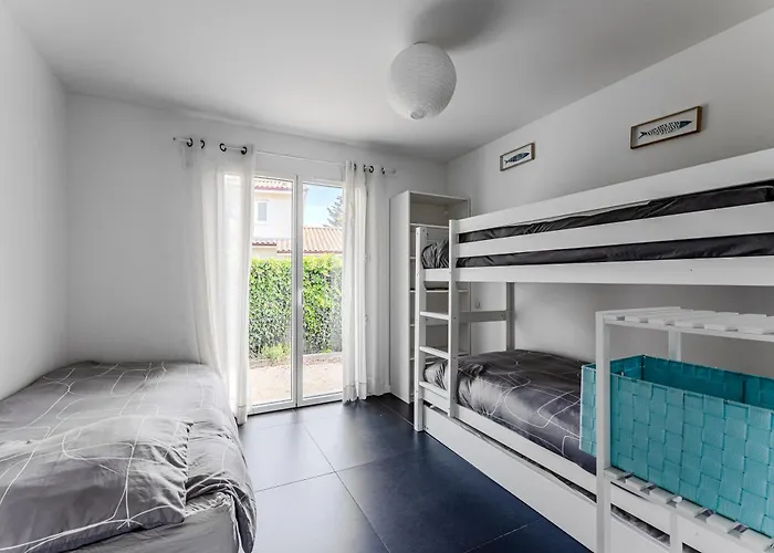 Semesterbostad La Sirelis Piscine Et *