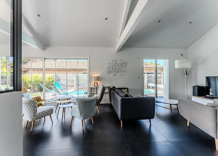 La Sirelis Piscine Et Semesterbostad *