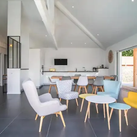 Holiday home La Sirelis Piscine Et *