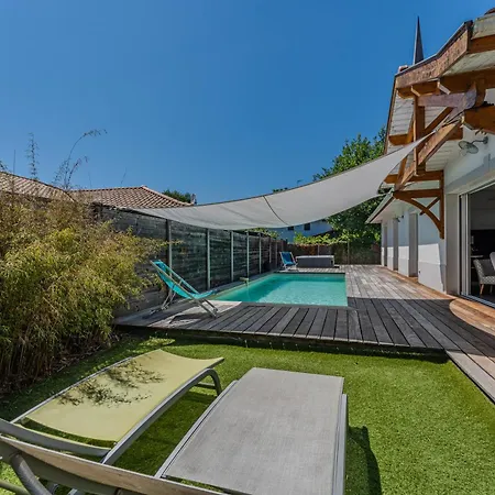 La Sirelis Piscine Et * グジャン・メストラ