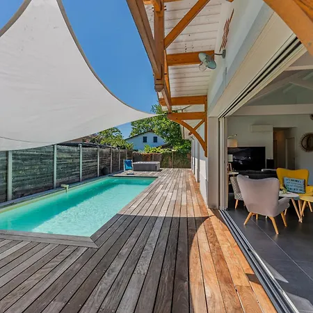 La Sirelis Piscine Et * グジャン・メストラ
